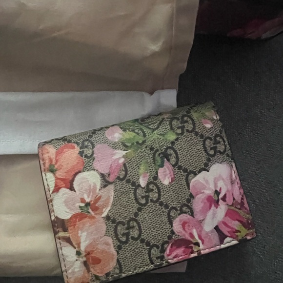 Gucci Supreme Blooms in Antique Floral & Monogram Print - Picture 4 of 7